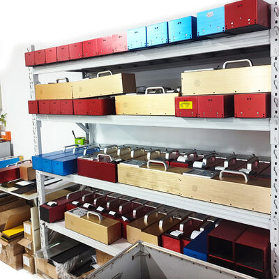 Mètre rétro-réflecteur d'espace de stockage de données 16G offrant une erreur de mesure de répétabilité inférieure à 3% et un volume global de 700 mm x 135 mm x 115 mm Conçu pour les applications de test